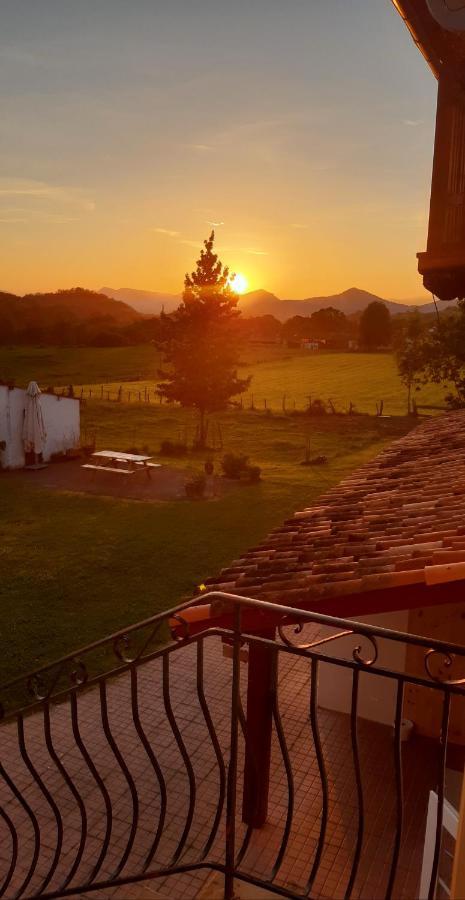 Ferme Auberge Ibarnia ルキュンベリー エクステリア 写真